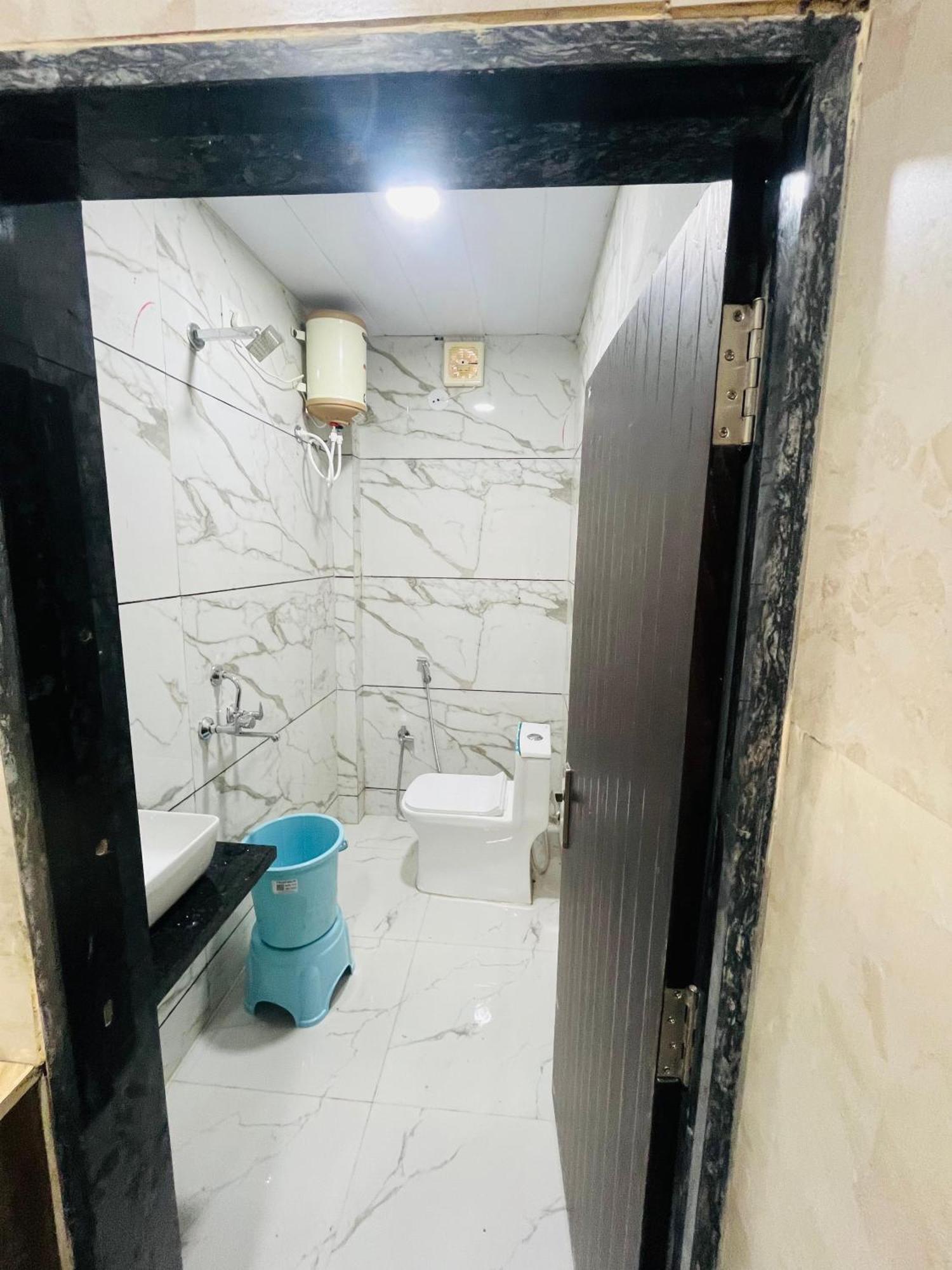 Hotel Sk Tower Ujjain Esterno foto