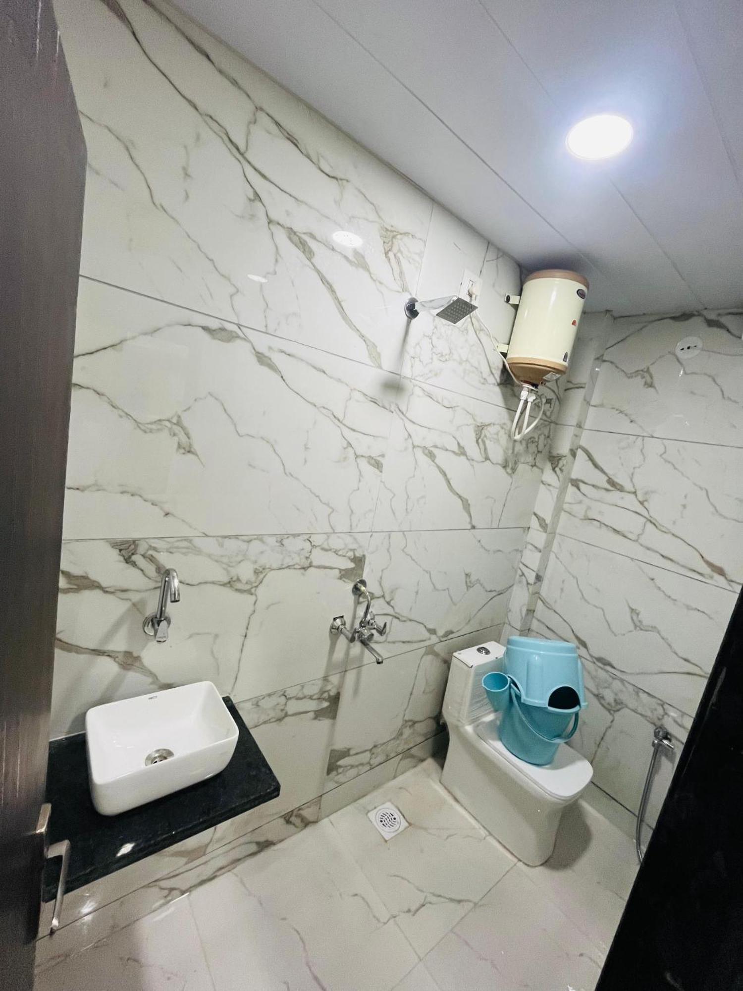 Hotel Sk Tower Ujjain Esterno foto
