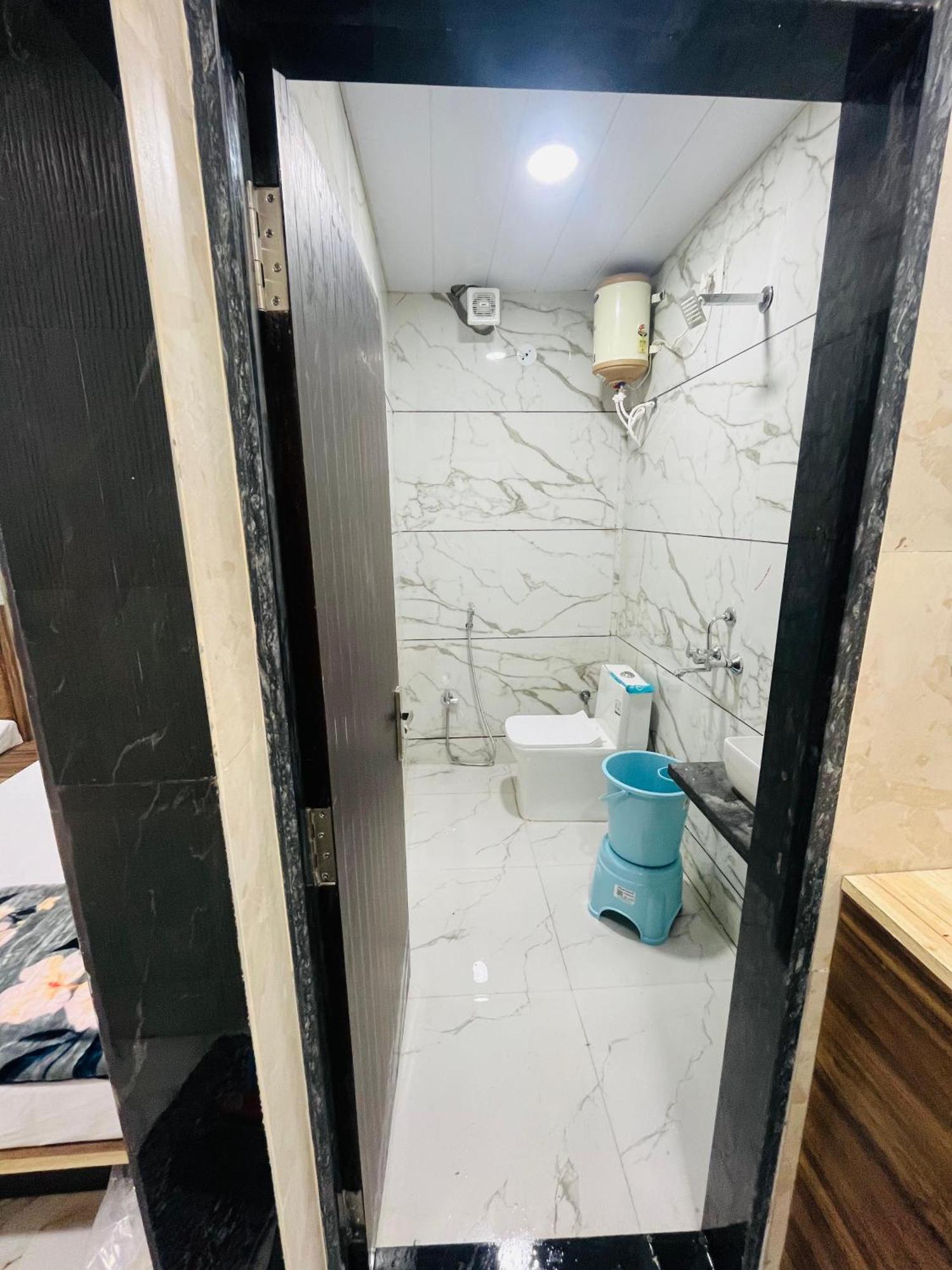 Hotel Sk Tower Ujjain Esterno foto