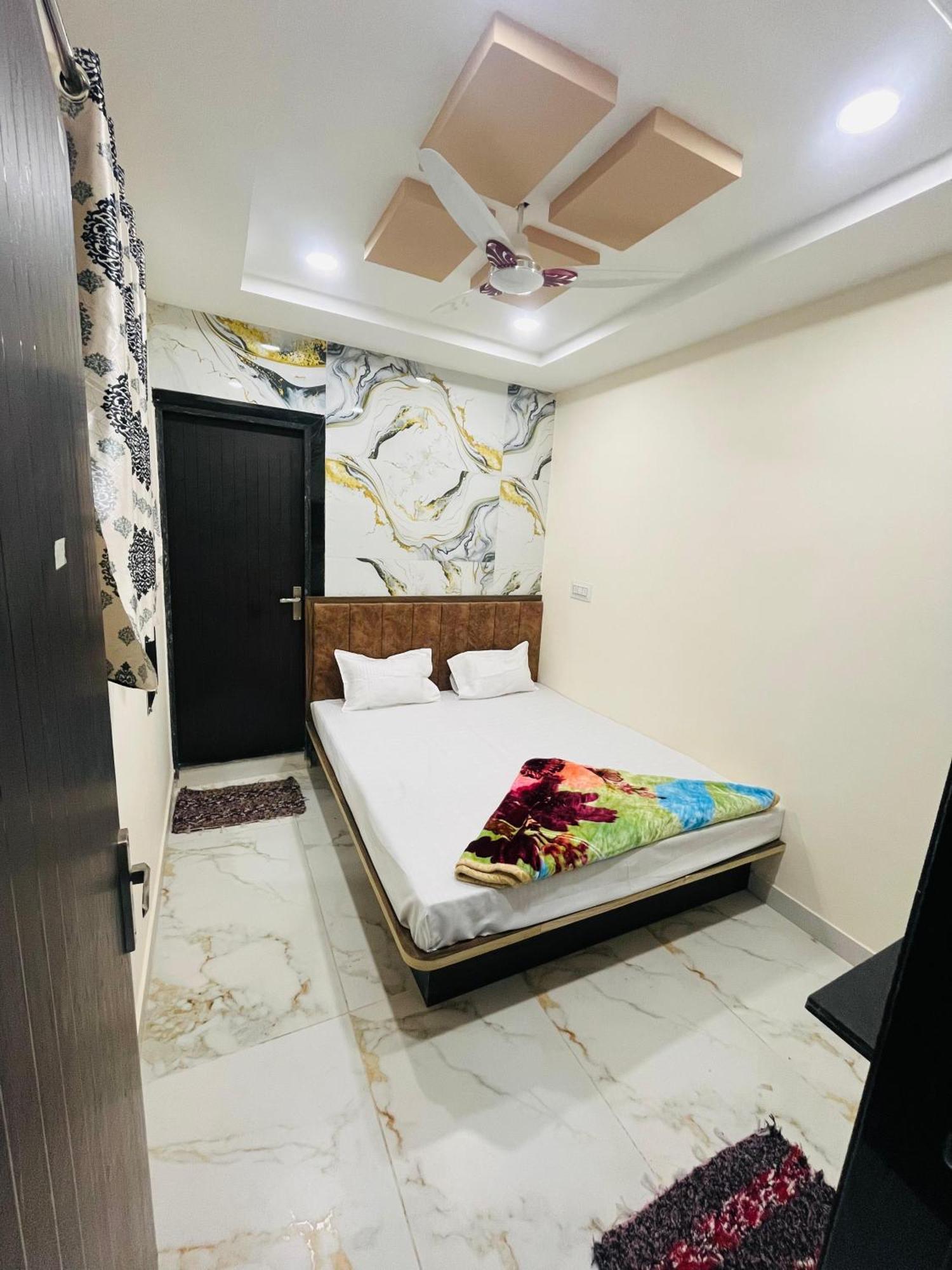 Hotel Sk Tower Ujjain Esterno foto